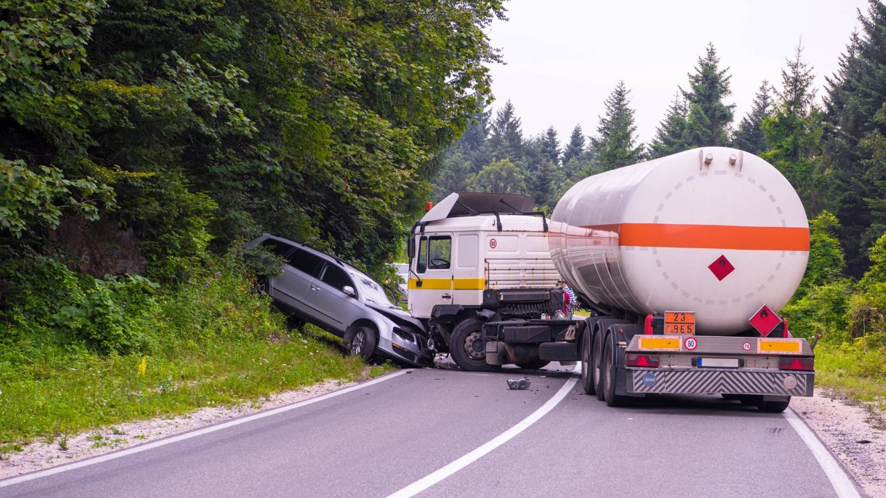 8 Tipos Comunes de Accidentes de Camiones en Houston, TX