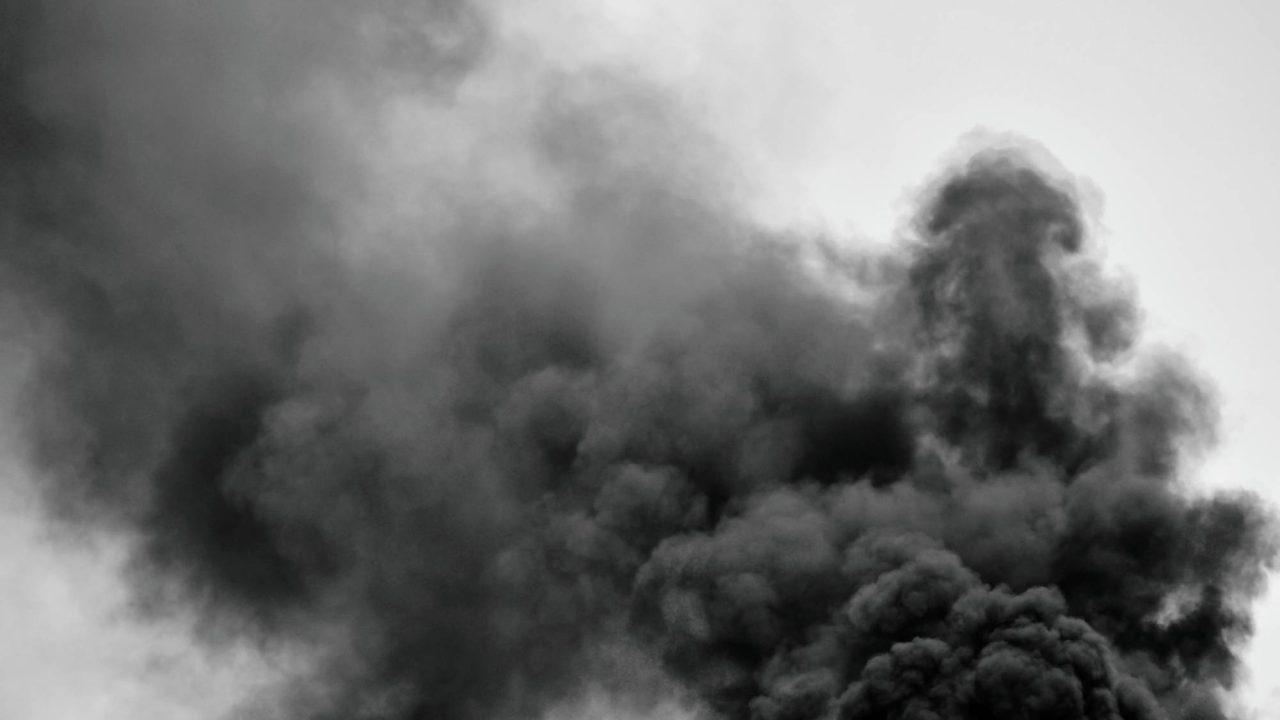 El incendio de una planta química cerca de Houston obliga a tomar medidas cautelares